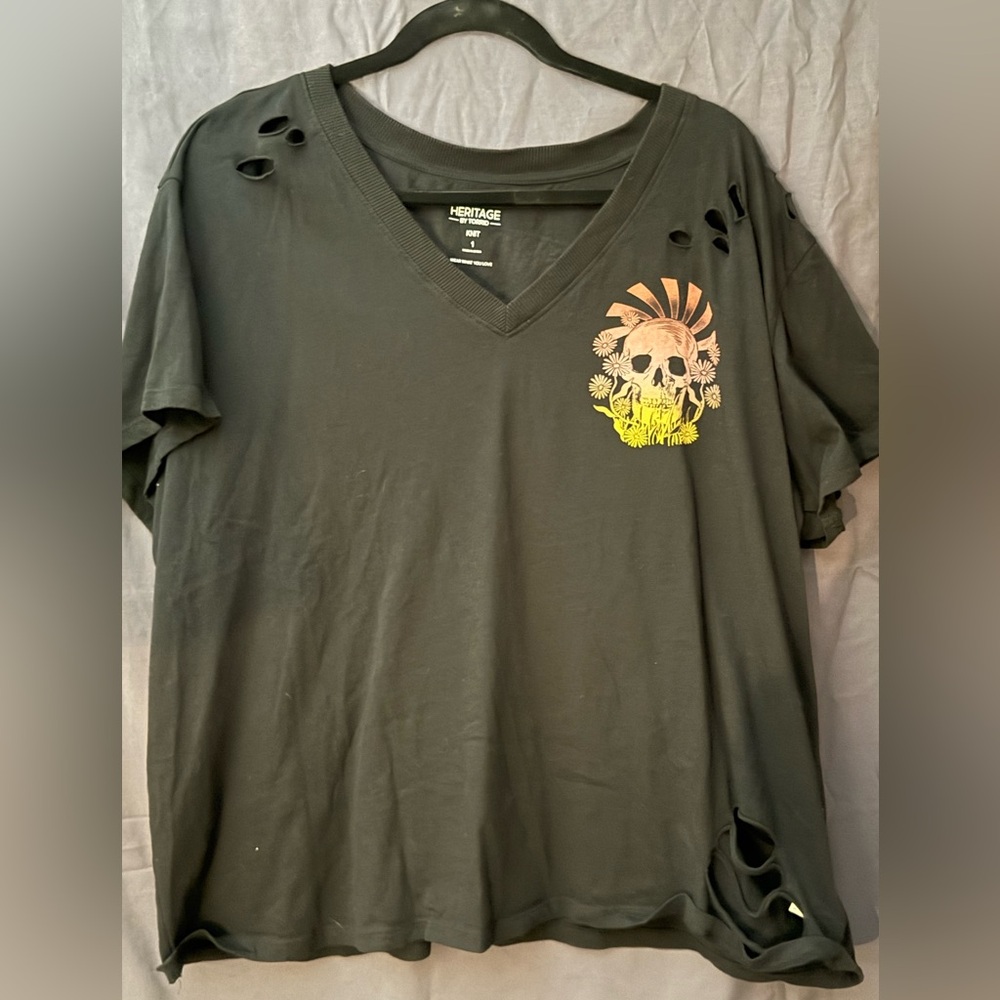 Heritage Black Tee with Skull Design